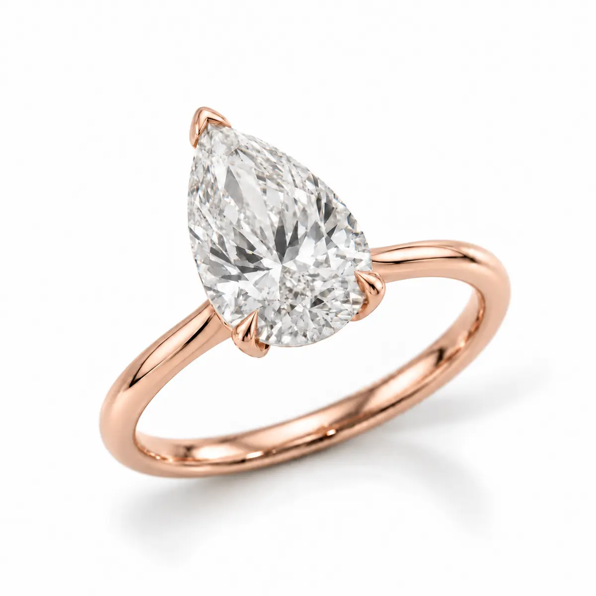 Solitaire Évidence, diamant taille poire sur un anneau en or rose